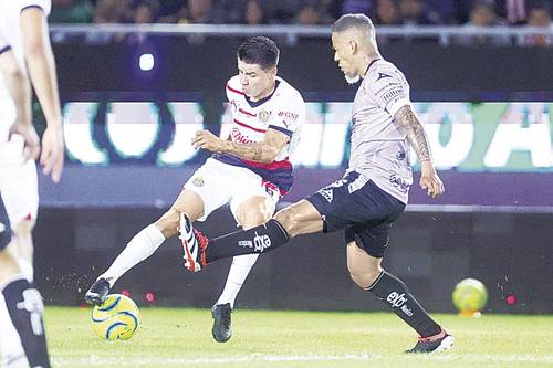 Mazatlán rescata el empate a 2 ante las Chivas en 11 minutos y con gol agónico