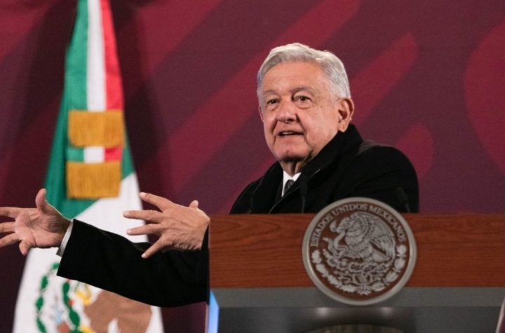 AMLO llama al INE a investigar "campaña sucia"; garantiza protección a candidatos hasta de los bots