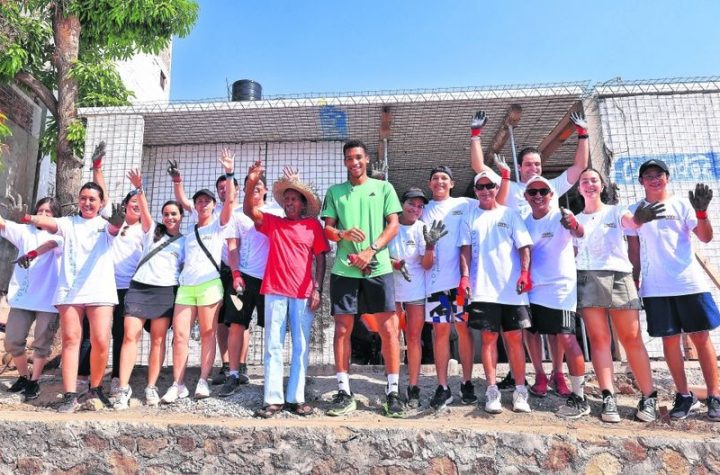 Stefanos Tsitsipas aporta para la reconstrucción en Acapulco