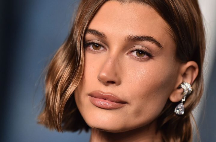 Hailey Bieber enfrenta su peor brote de dermatitis perioral y comparte su rutina facial en TikTok