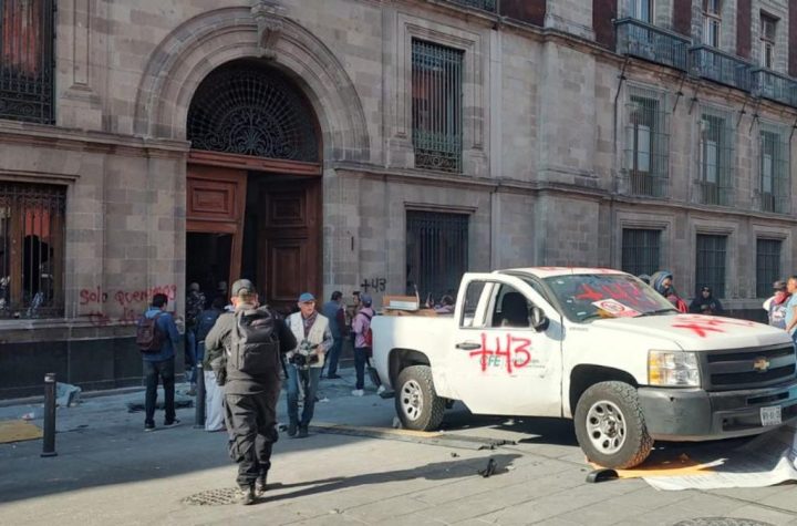 Galería | Así luce Palacio Nacional tras protesta por caso Ayotzinapa