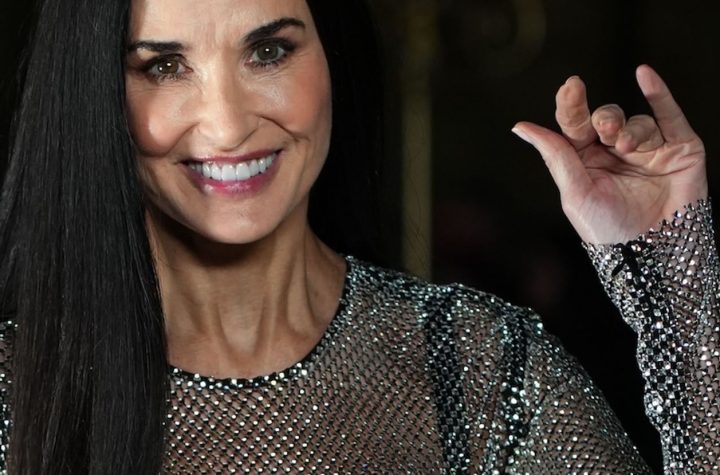 Demi Moore sorprende a sus 61 años con un vestido transparente en el aniversario de Dolce & Gabbana