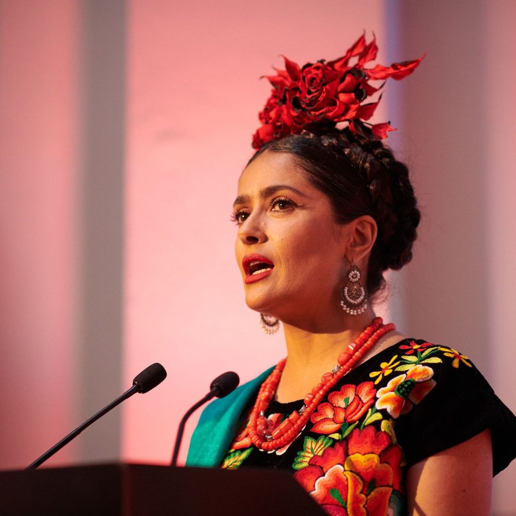 Salma Hayek se transforma en Frida Kahlo para la Leyenda Pop Madonna