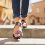 7 Trucos para que no resbalen los pies en las sandalias