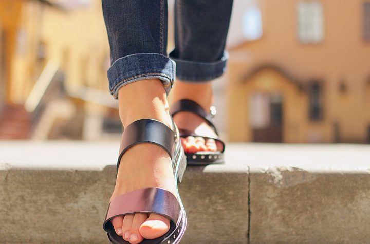 7 Trucos para que no resbalen los pies en las sandalias