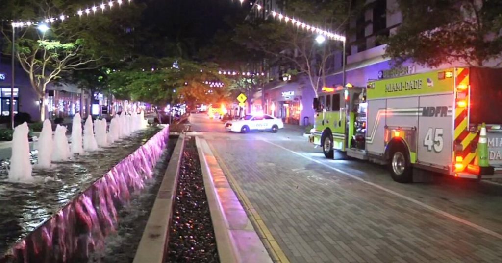 Tiroteo en bar de un centro comercial en Florida deja 2 muertos y 7 heridos