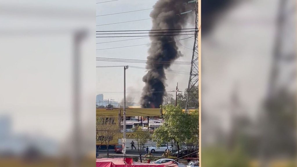 Cae helicóptero en Coyoacán: Desplome fue en Av. del Imán y Aztecas (VIDEOS)