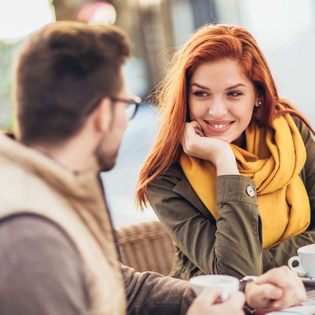 Hipergamia: ¿Amor o interés?  Descubre la tendencia que divide a los solteros en España