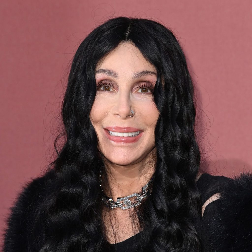 Cher deslumbra en Cannes a los 78: ¡El audaz piercing que desafiaba el tiempo y la moda!