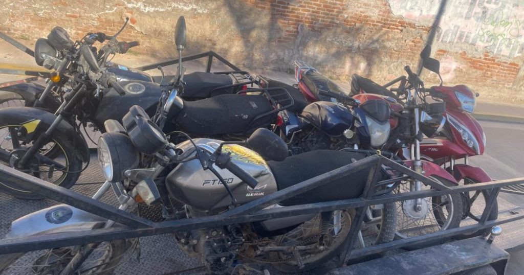 Tránsito recoge 12 motocicletas irregulares en la sindicatura de Villa Unión, Mazatlán