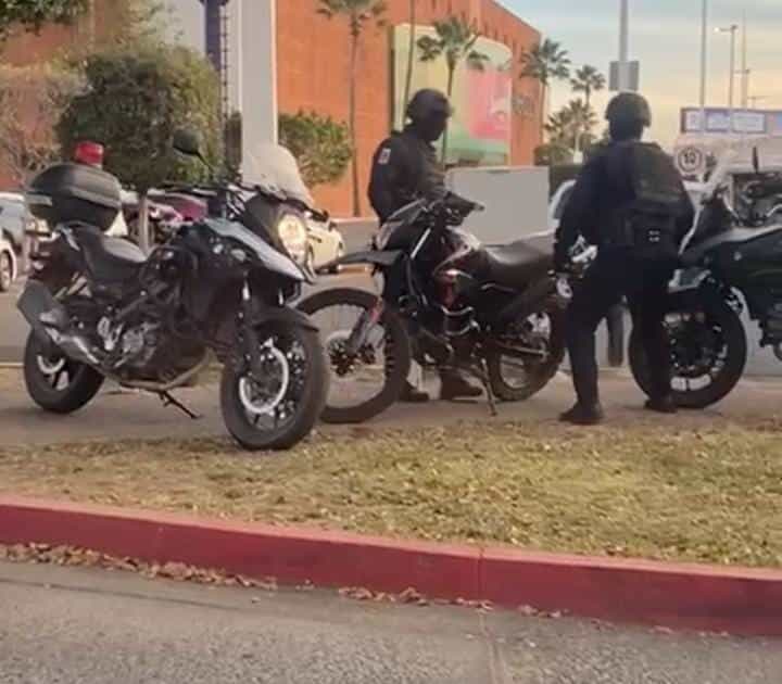 Video. ¡Se subió a una moto y se fue! Joven escapa de policías tras ser detenido en Culiacán