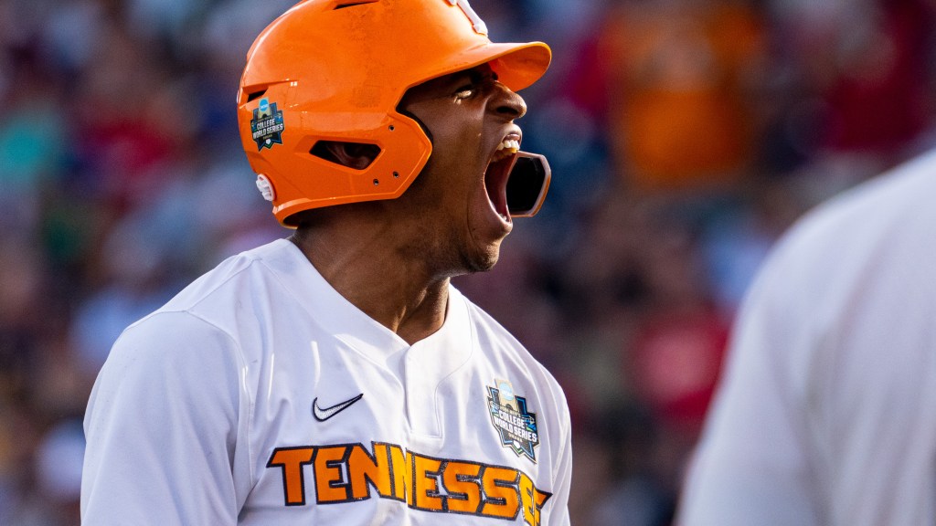 Christian Moore de Tennessee logra un ciclo histórico durante la Serie Mundial Universitaria