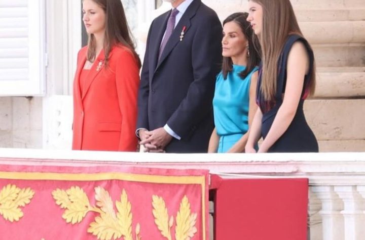 Letizia deslumbra en el 10º aniversario de proclamación de Felipe VI: reutiliza vestido y elige unas sandalias bajas