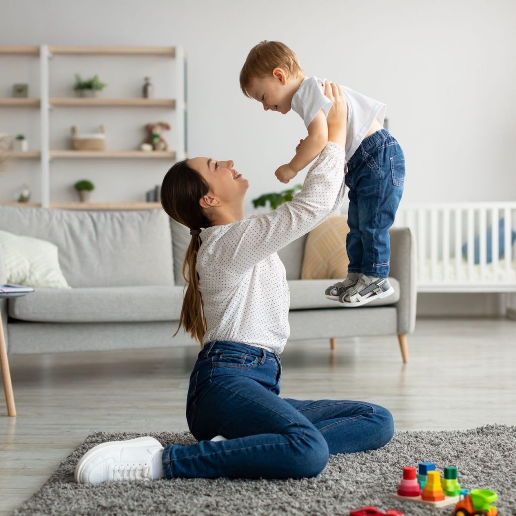 ¿Cómo puede afectar la falta de tiempo a la crianza de nuestros hijos?  Una experta lo explica