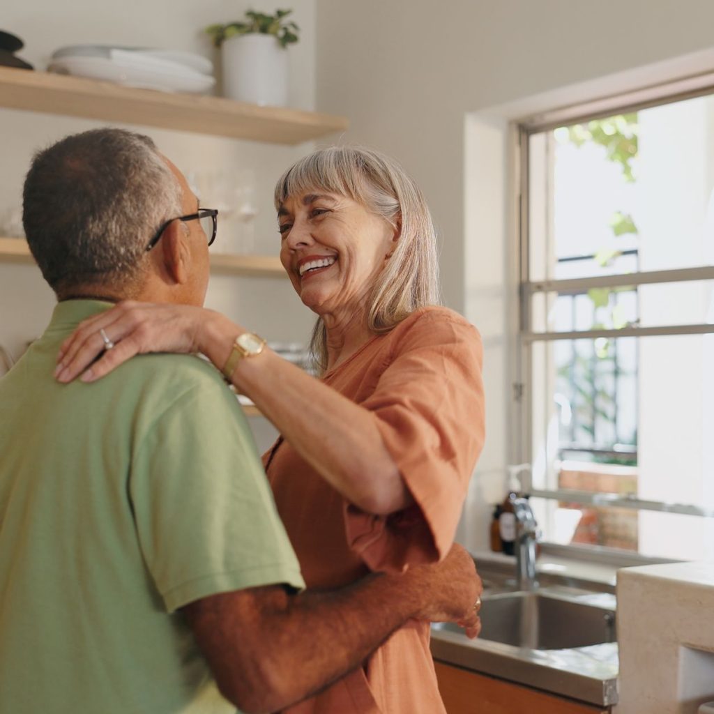 ¿Sabes qué son las parejas ‘LAT’?  Te contamos por qué esta tendencia está ganando popularidad en España