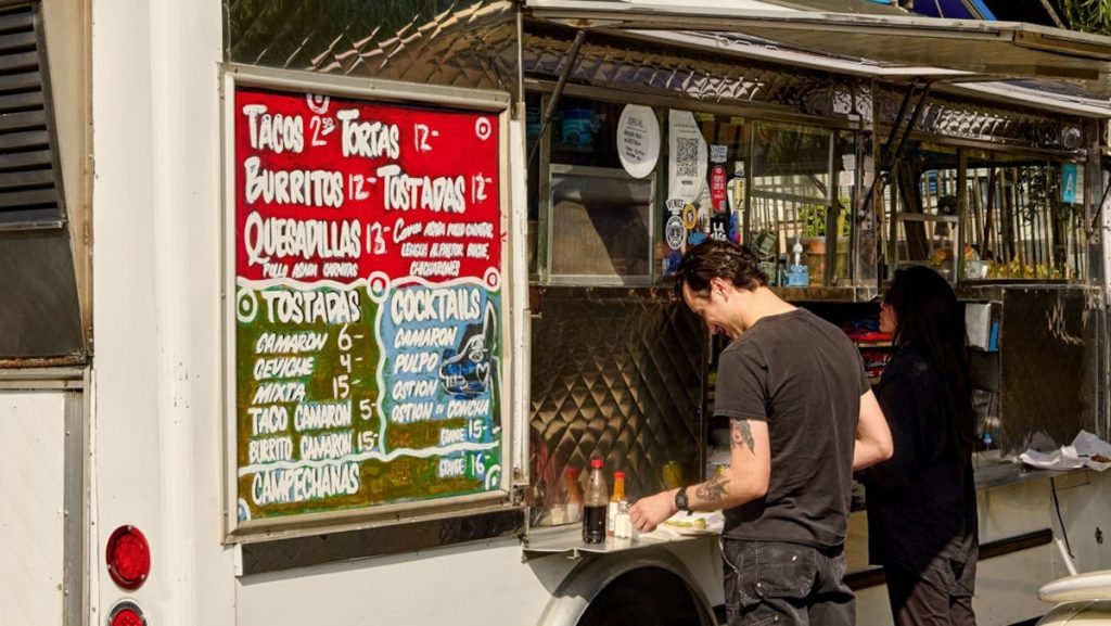 En Los Ángeles, los food trucks eclécticos cuentan las historias de sus dueños