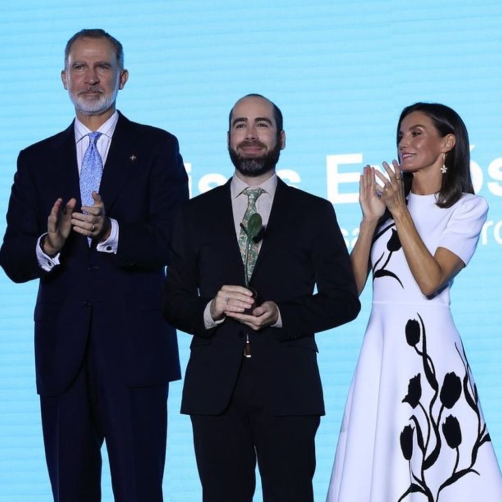 El look elegante de Letizia en Girona que será la inspiración perfecta para invitadas en 2024 (y de una firma española)