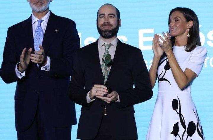 El look elegante de Letizia en Girona que será la inspiración perfecta para invitadas en 2024 (y de una firma española)