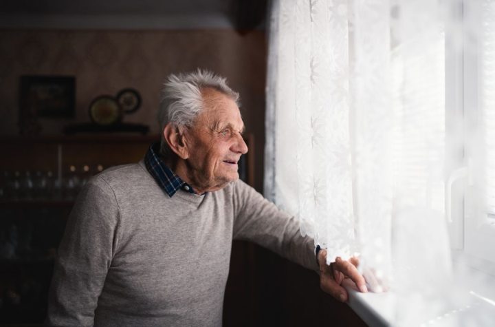 Con más de 100 años, Vincent Dransfield revela la bebida que toma diariamente desde hace décadas para estar en forma