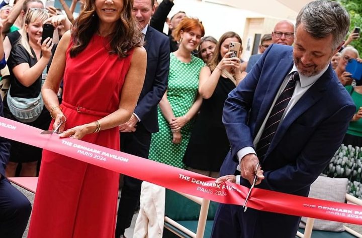 Mary de Dinamarca radiante con un espectacular mono rojo en París que amarán las mujeres de 50 elegantes y estilosas