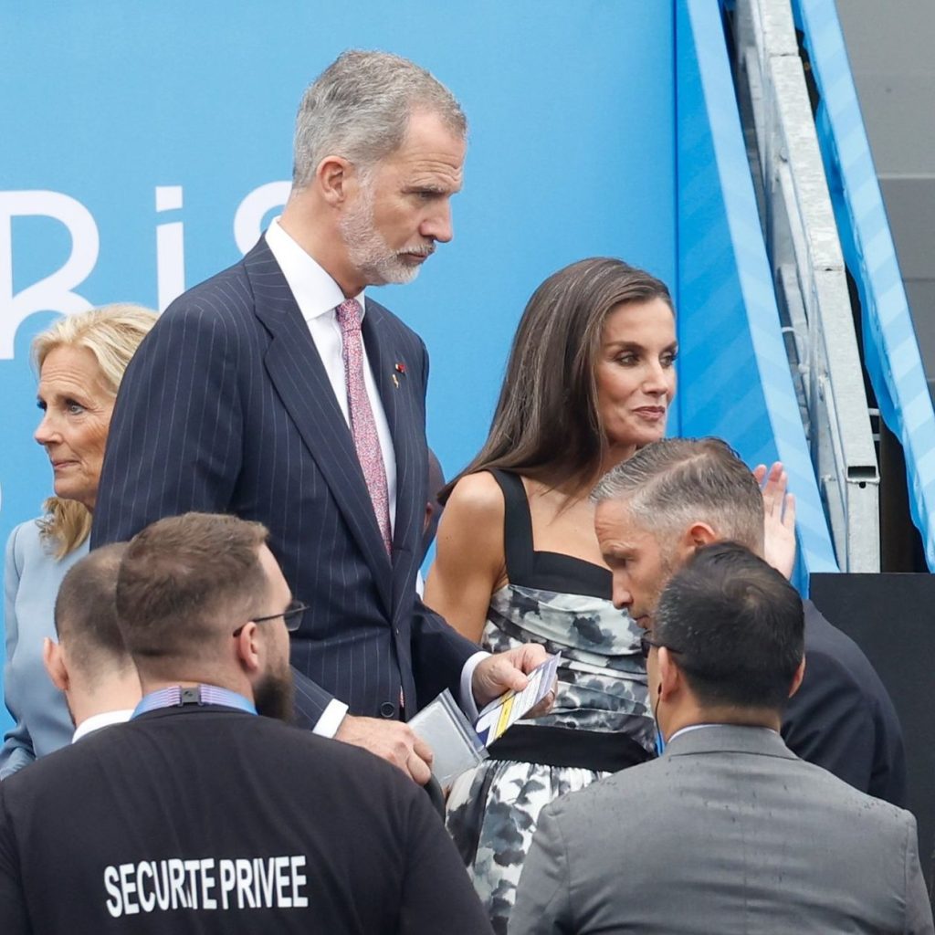 Letizia rescata un vestido elegante de Carolina Herrera para la inauguración de los Juegos Olímpicos de París 2024