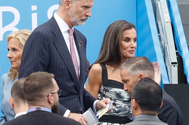 Letizia rescata un vestido elegante de Carolina Herrera para la inauguración de los Juegos Olímpicos de París 2024