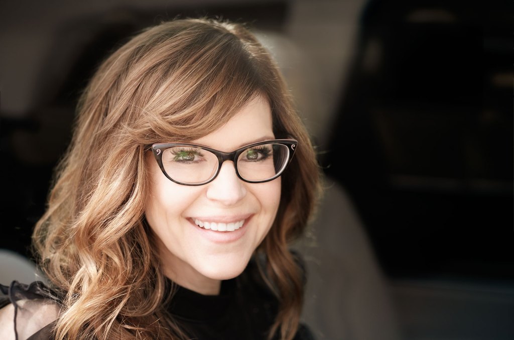 Lisa Loeb será la oradora principal de la conferencia State of Music in Media 2024 del Gremio de Supervisores Musicales