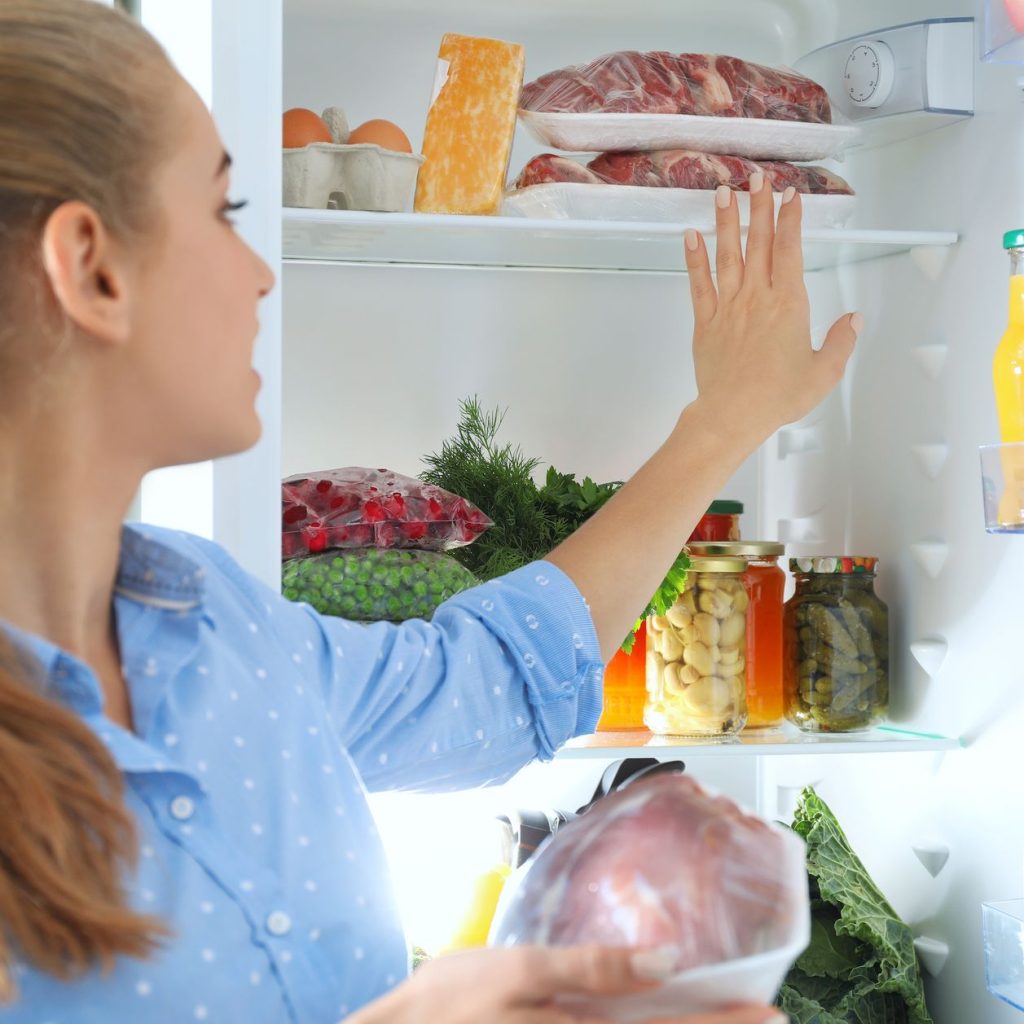 Carne en el frigorífico: el error que todos cometen y que podría disparar el riesgo de bacterias