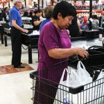 Mujeres con niños y adultos solitarios: estos son los víctimas que cazan los "montachoques" en supermercados