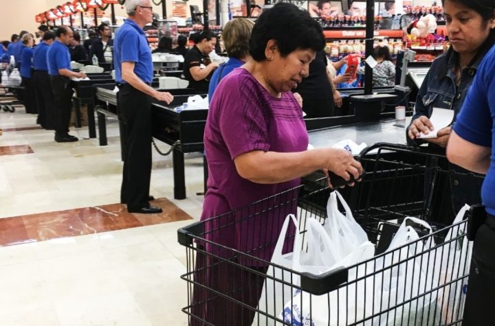 Mujeres con niños y adultos solitarios: estos son los víctimas que cazan los "montachoques" en supermercados