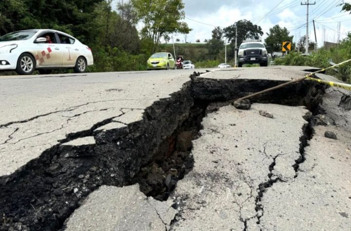 Intensas lluvias provocan grieta en carretera Tenango-Tenancingo