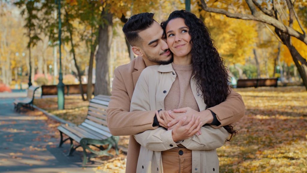 Parejas LAT: la nueva tendencia de «vivir juntos, pero separados» que está revolucionando las relaciones en España