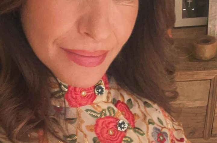 Mariló Montero sorprende con un elegante vestido floral en otoño que favorece a todas: “Me encantan las flores vivas»