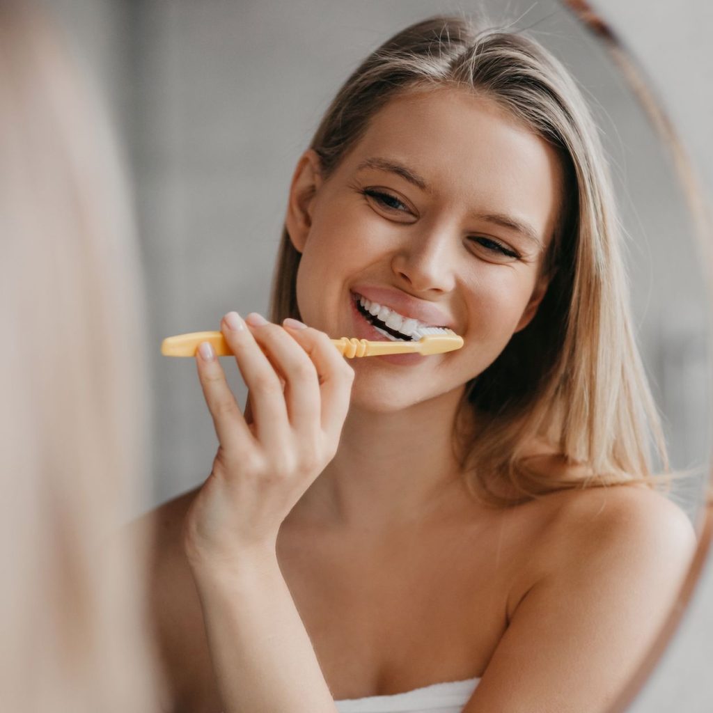 Amazon rebaja la pasta de dientes blanqueadora que arrasa en ventas: refrescante, duradera y con 17.000 valoraciones