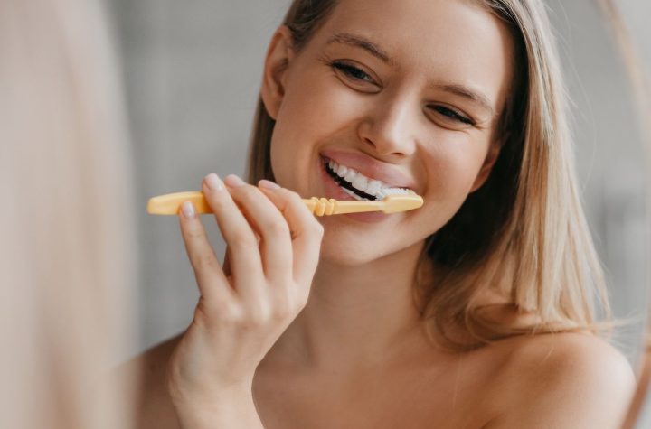 Amazon rebaja la pasta de dientes blanqueadora que arrasa en ventas: refrescante, duradera y con 17.000 valoraciones