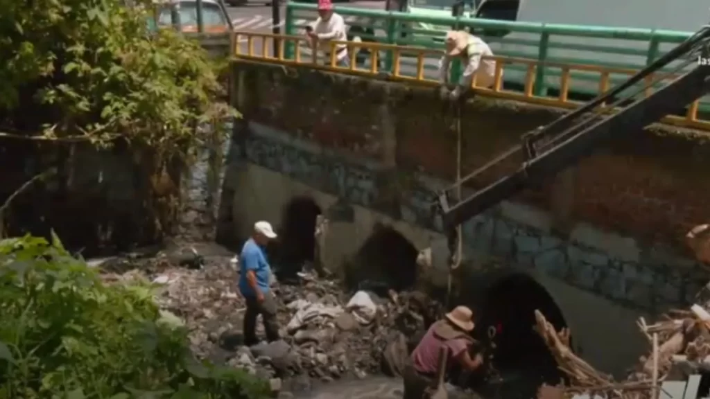 Llenos de Basura Presas y Vasos Reguladores del Valle de México