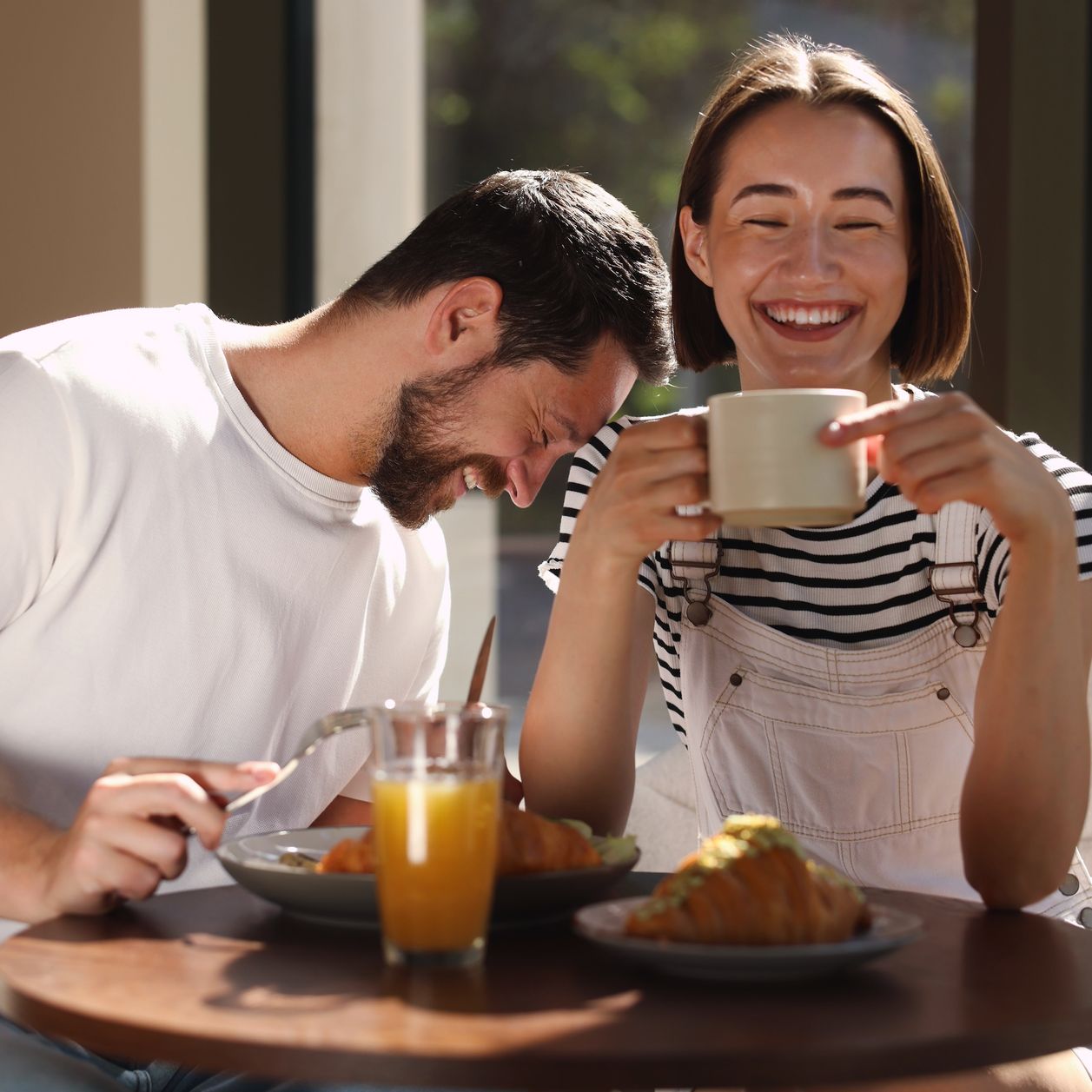 ¿Tu relación tiene los días contados? Los camareros lo saben con este simple truco que está en boca de todos