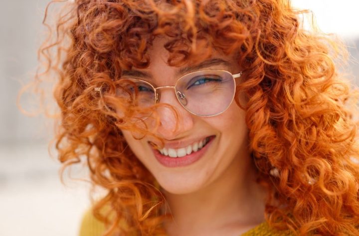 Adiós encrespamiento: esta es la rutina de 4 pasos para pelo rizado que arrasa entre las mujeres del método curly