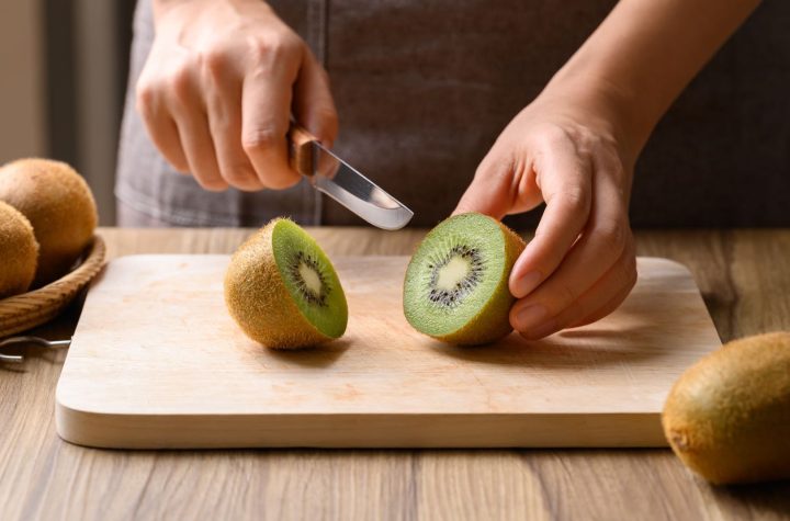 Comer un kiwi diario: estos son los efectos que puede tener este hábito en tu cuerpo