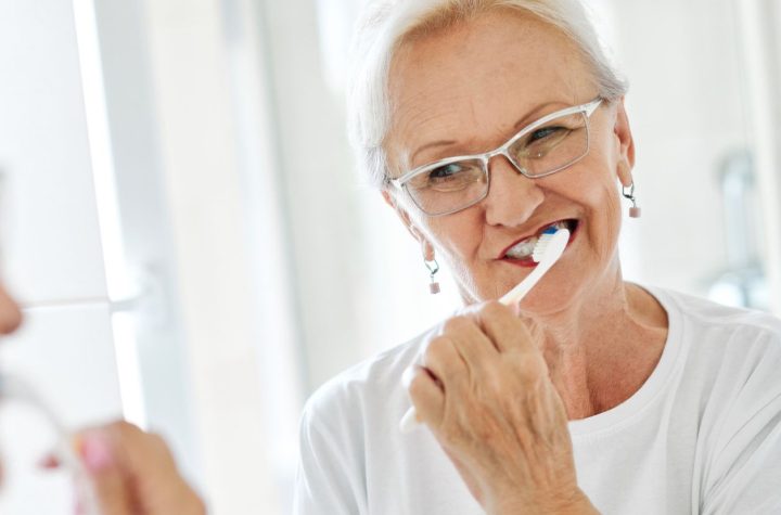 Una dentista desvela los 3 momentos del día en los que no deberías cepillarte los dientes