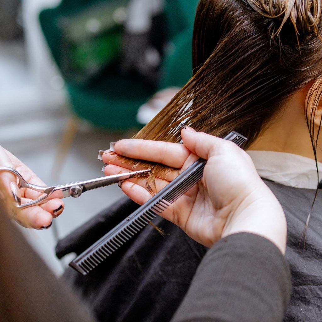 Este es el corte de pelo que más envejece después de los 50, según un estilista