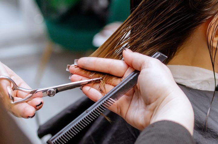 Este es el corte de pelo que más envejece después de los 50, según un estilista