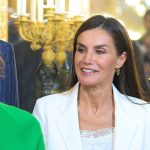 Letizia muy elegante vuelve a apostar por el conjunto de dos piezas en la recepción al Cuerpo Diplomático 2025