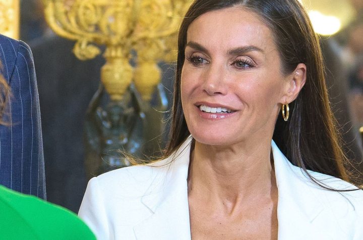 Letizia muy elegante vuelve a apostar por el conjunto de dos piezas en la recepción al Cuerpo Diplomático 2025