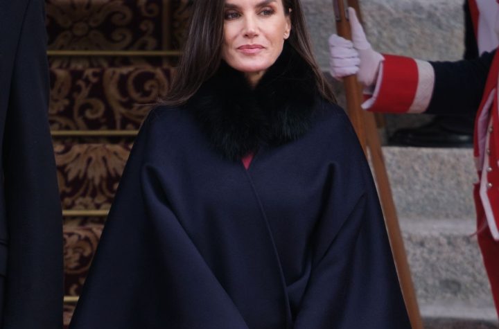 El poderoso mensaje detrás del vestido burdeos de Letizia en el 30º aniversario del Hospital Dexeus