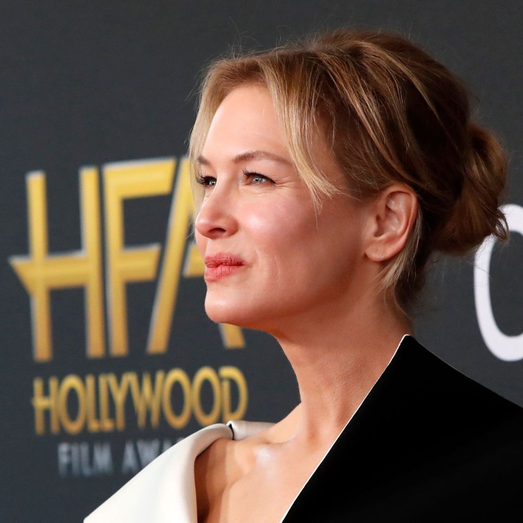 Renée Zellweger dice adiós a su melena larga y elige un corte de pelo pixie rejuvenecedor que amarán las mujeres de 50