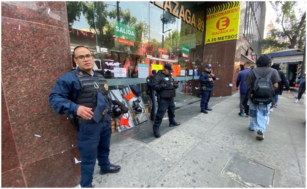 Quitan sellos de suspensión de actividades en Plaza Izazaga 89 tras 12 días clausurada | El Universal