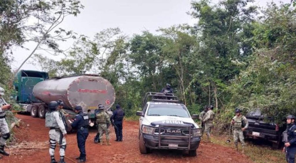 Policías se enfrentan con huachicoleros en Veracruz