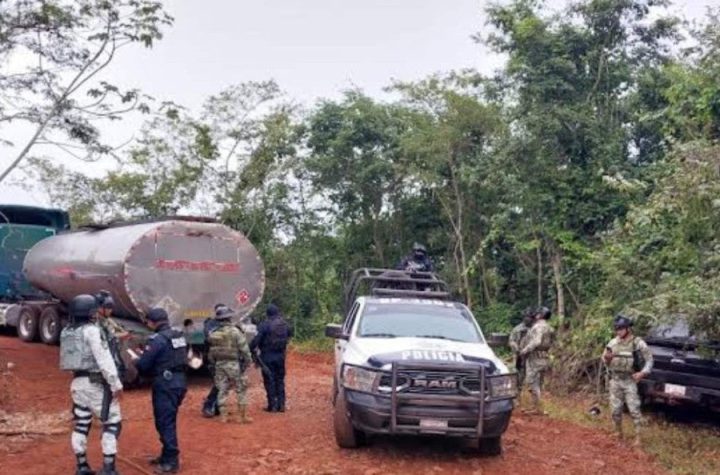 Policías se enfrentan con huachicoleros en Veracruz