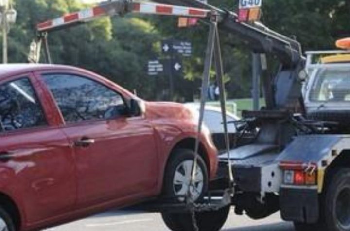 Autoridades de Tlaquepaque limpian las calles de autos abandonados